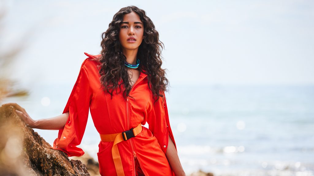 Cómo quitar las puntas abiertas del cabello sin cortarlo, te lo contamos.